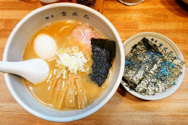 「味玉らーめん＋のり＋エビスビール（小瓶）」@麺屋吉左右の写真