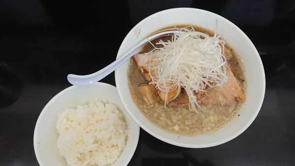 「煮干中華そばHARD＋チャーシュー1UP＋ご飯」@煮干中華そば のじじR 我孫子店の写真