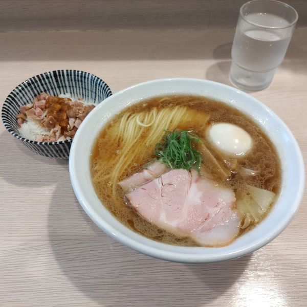 「特製醤油らーめん·ランチごはん」@麺笑巧真の写真