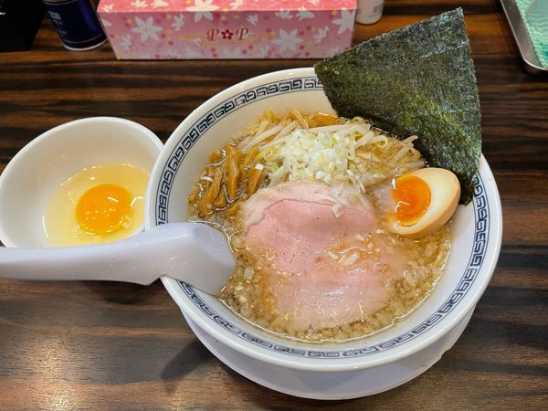 「背脂醤油・細麺」@稲荷屋の写真