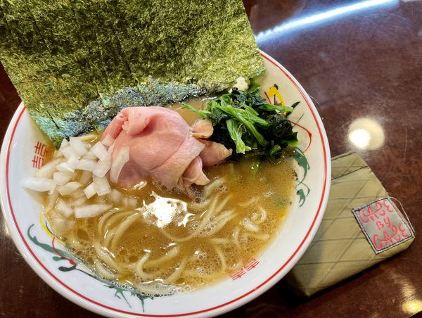 「豚骨醤油ラーメン並盛ニンニク少し＋ほうれん草ハーフ＋海苔3枚」@こいけのいえけいの写真