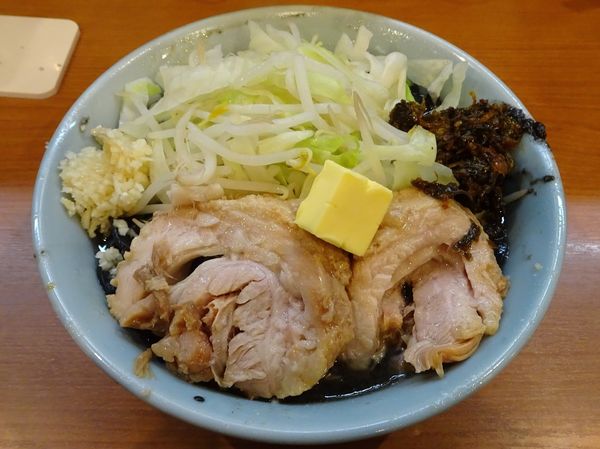 「ブラック×ブラック味噌ラーメン小＋甘辛高菜＋バター　ニンニク」@ラーメンBoo Boo太郎。の写真