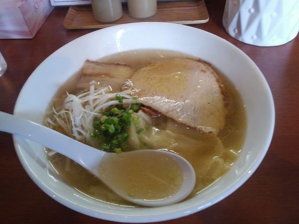 「地鶏塩ワンタンそば 手打ち 980円」@地鶏中華そば さやまの写真