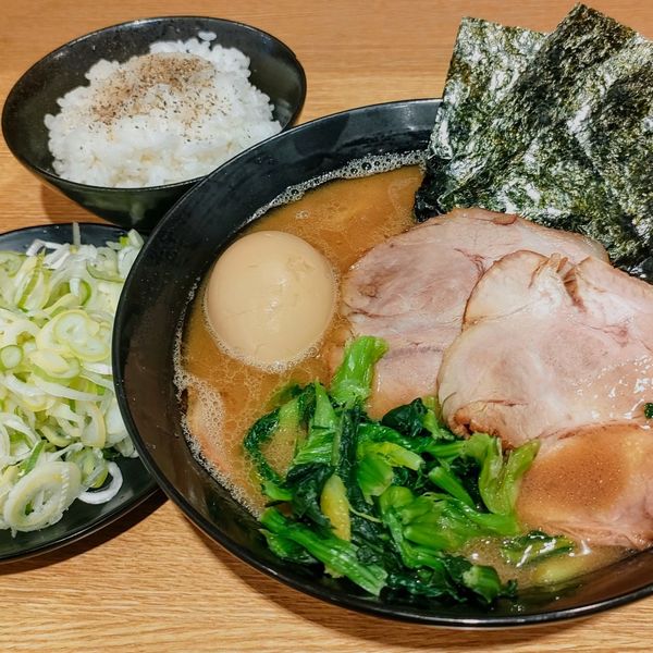 「味玉ラーメン並､チャーシューハーフ､薬味ねぎ」@横浜家系ラーメン 蓮の写真