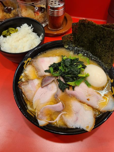 「チャーシュー麺+味玉+ライス」@ラーメン家 がんくろの写真