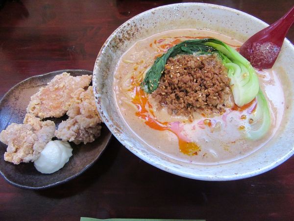 「金ゴマ担々麺（９８０円）＋唐揚げ３１０円」@金ゴマたんたんたん麺 樂の写真