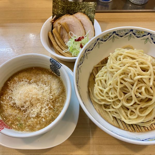 「粟国の塩そば」と「豚鴨つけそば」＋つけそば用トッピング『RAMPoW』（写真）