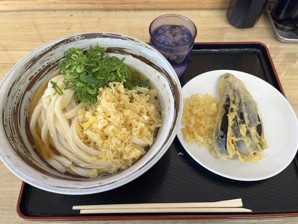 「ぶっかけ（大、冷）＋茄子の天麩羅」@セルフうどん＆coffee まいどの写真