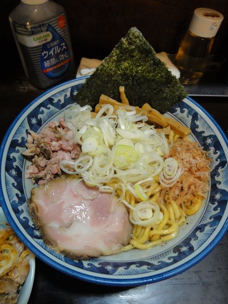 「油そば880円 刻みチャーシュー丼ミニ270円」@兎に角 松戸店の写真