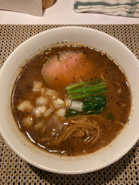 「焦がし煮干らぁめん　¥850」@らぁめんや やしげるの写真