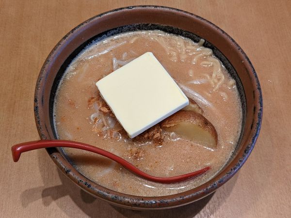 「北海道味噌超バターラーメン」@みそ屋 田所商店 WBG店の写真