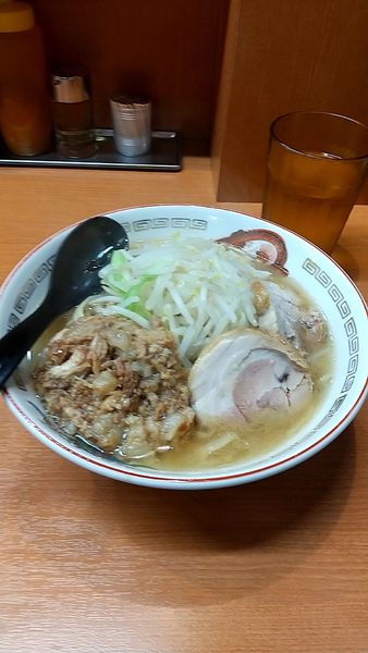「小ラーメン　抜き　野菜少なめ　ニクカスアブラ」@ラーメン豚山 大塚店の写真