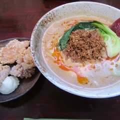 金ゴマたんたんたん麺 樂の画像