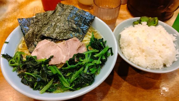「ほうれん草ラーメン大」@横浜ラーメン 武蔵家 稲田堤店の写真