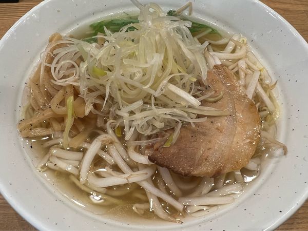 「牛骨塩ラーメン」@坦々麺 一龍 赤坂店の写真