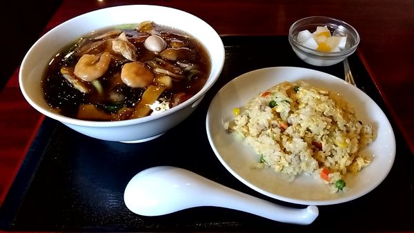 「半チャーハン」@香園 鴨居店の写真