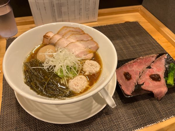 「特製醤油らーめん」@自家製麺ほんまの写真