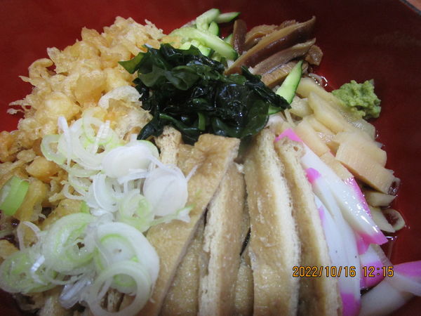 「冷やしむじな蕎麦 900円」@そば処 初味の写真