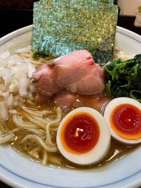 「豚骨醤油ラーメン(大盛り、海苔増し、レンソウ増し)」@こいけのいえけいの写真