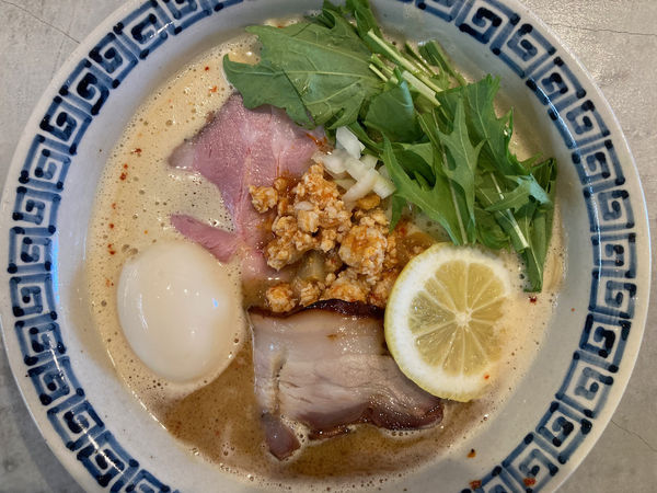 「海老辛ミソらーめん 970円（味玉+120円）」@八二軒の写真