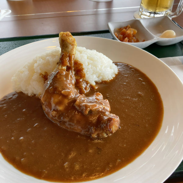 「骨付き煮込みチキンカレー￥1,485」@小金井カントリー倶楽部の写真