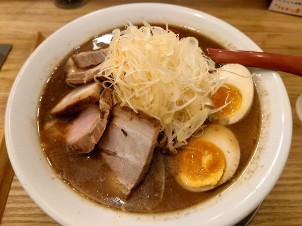 「特製らーめん（醤油 並盛）」@麺や 七彩 八丁堀店の写真