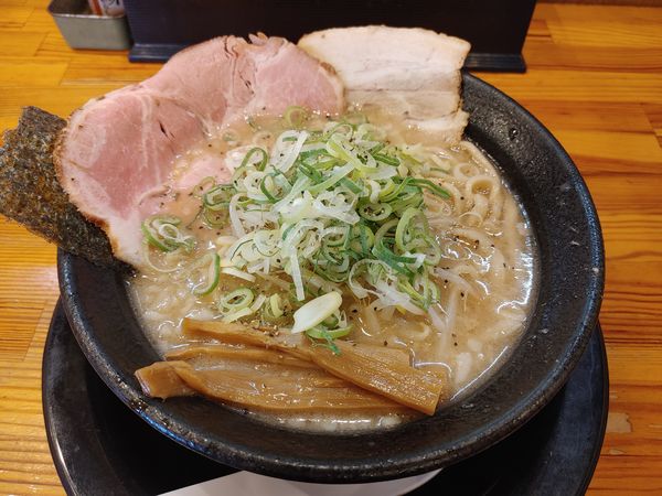 「トコ豚骨　ドラゴン麺」@麦笑 草津店の写真