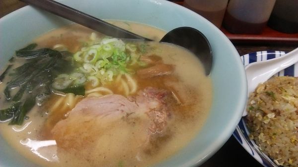 「半チャンラーメン 950円」@らーめん さつまっ子の写真