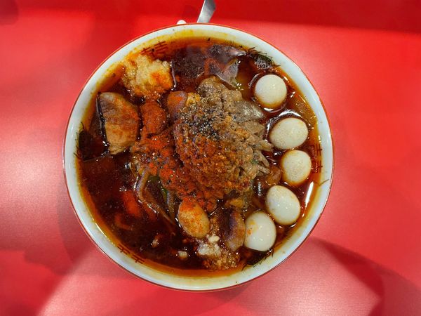 「辛スタミナラーメン　うずら」@名古屋スタミナらーめん アブラカラメの写真