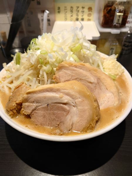 「ラーメン特盛り豚マシ  ニンニクマシ  ネギマシマシ」@ちばから 蒲田店の写真
