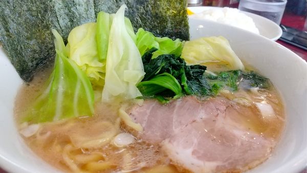 「#塩とんこつラーメン #並 #850円 #キャベツ #100円 」@甲子家の写真
