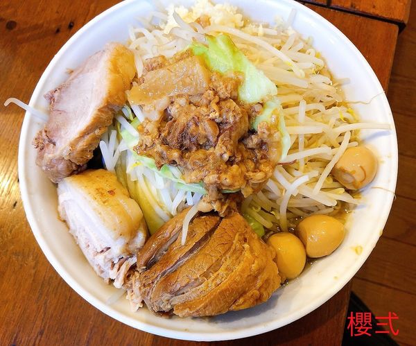 「中盛ラーメン（920円）.豚増し（130円）」@麺屋 櫻弐の写真