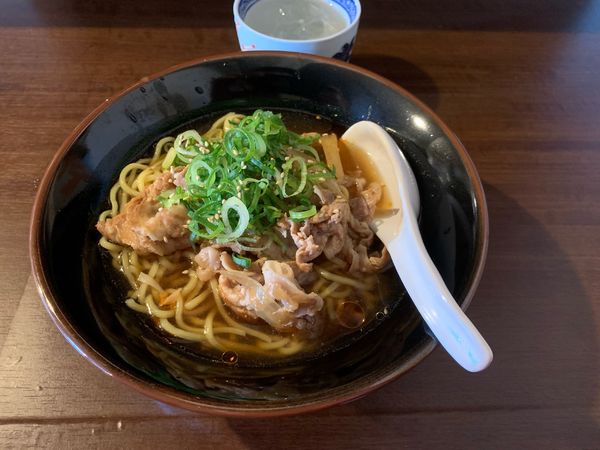 「冷やしスタミナ豚そば660円」@焼鳥 つるこうの写真