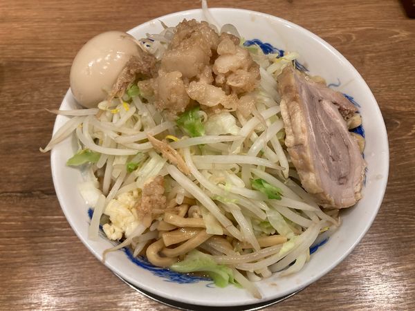 「味玉ラーメン(並盛全マシ)¥830」@ジャンクガレッジ 大宮駅前店の写真