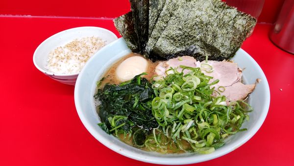 「朝ラー、のりチャー3枚ホウレン草」@横浜ラーメン 武蔵家 大井町店の写真