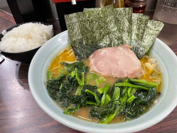 「ホウレンソウラーメン」@横浜家系ラーメン 家家家 錦糸町店の写真
