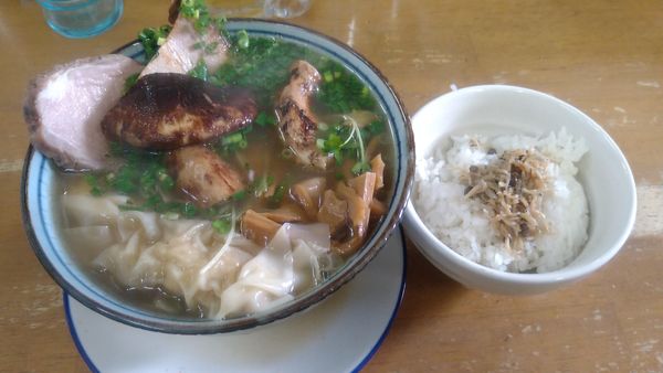 「【10月限定】青三種淡麗煮干雲呑麺 国産秋の香り半身」@MENYA 食い味の道有楽の写真