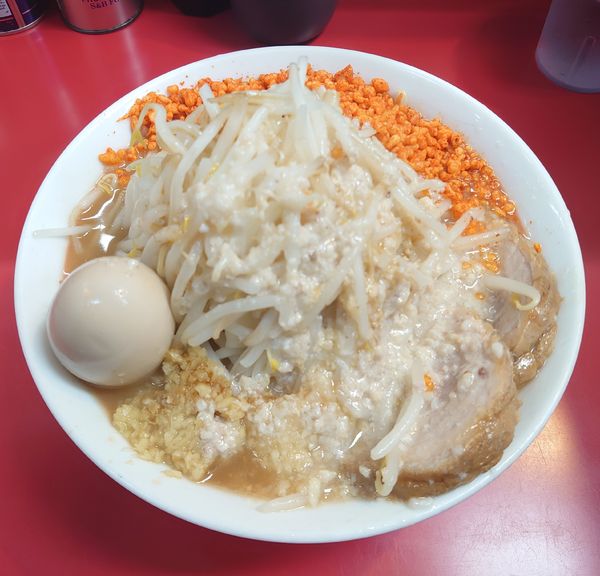 「味玉ラーメン+豚１枚(麺半分、1090円)」@千里眼の写真