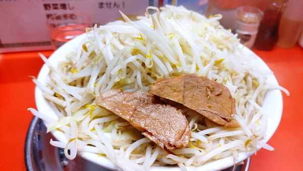 「麺増し・大ラーメン(ヤサイ)￥850」@麺でる 戸越店の写真