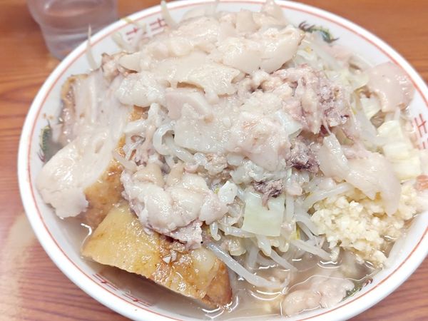 「ラーメン（麺半分ヤサイマシアブラマシニンニク）」@ラーメン二郎 亀戸店の写真