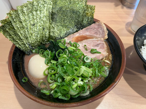 「特製ラーメン　海苔増」@横浜家系らーめん 武道家 賢斗の写真
