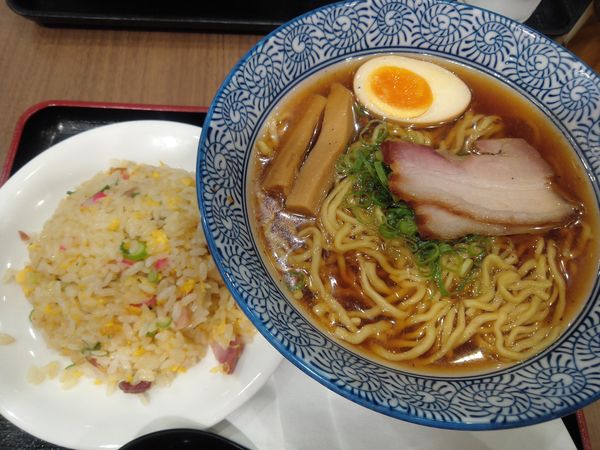 「中華そば半チャーハン　７５９円」@釜焼き叉焼つけ麺 五代目春樹 北千住店の写真