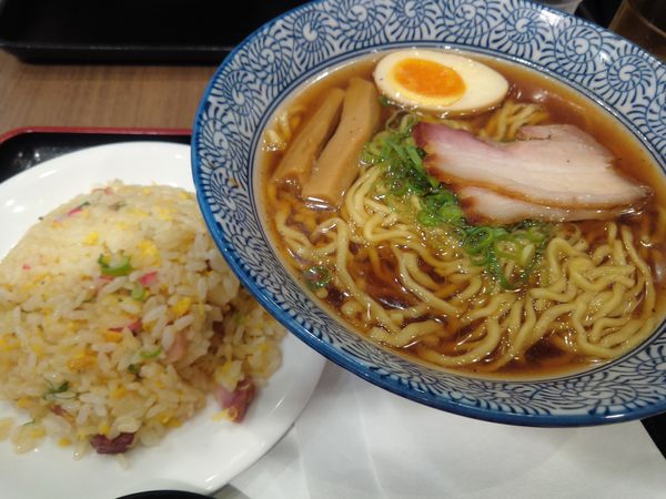 「中華そば半チャーハン　７５９円」@釜焼き叉焼つけ麺 五代目春樹 北千住店の写真