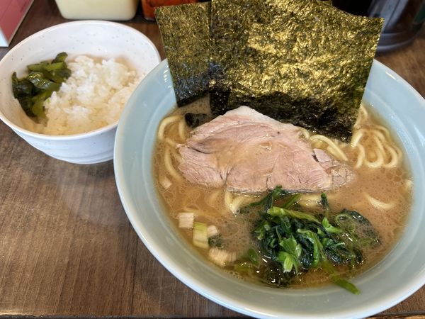 「ラーメン（並）750円＋ライス（小）100円」@ラーメンチョップの写真