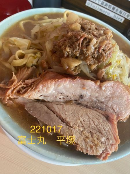 「ラーメン少なめ＋サービス生玉子　980」@ラーメン富士丸 平塚店の写真