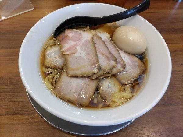 「醬油らーめん全部のせ」@純手打ち だるまの写真