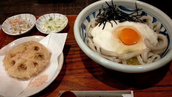 「とろろぶっかけうどん」@武蔵野うどん 麦わらの写真
