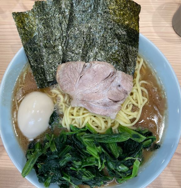 「味玉ラーメン大　濃いめ　硬め　ほうれん草増し」@ラーメン北里家の写真