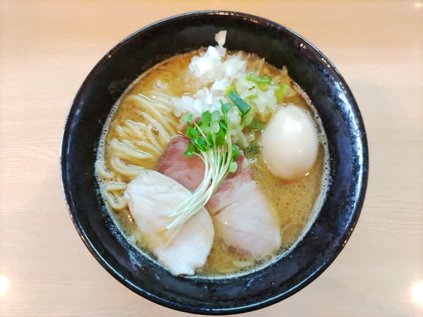 「鶏そば+味玉  ﾒﾝﾏ抜き」@つけ麺 いな月の写真