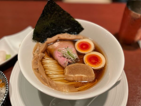 「津軽煮干し中華蕎麦（味玉入り）¥900」@酒肴場 屯の写真